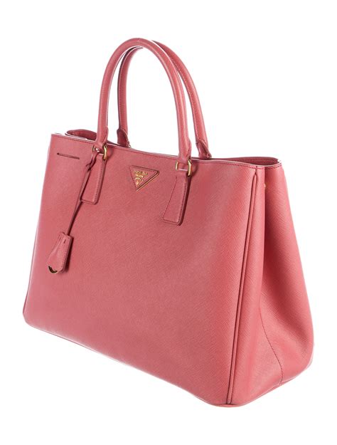 prada saffiano lux shopping tote price|prada odette saffiano.